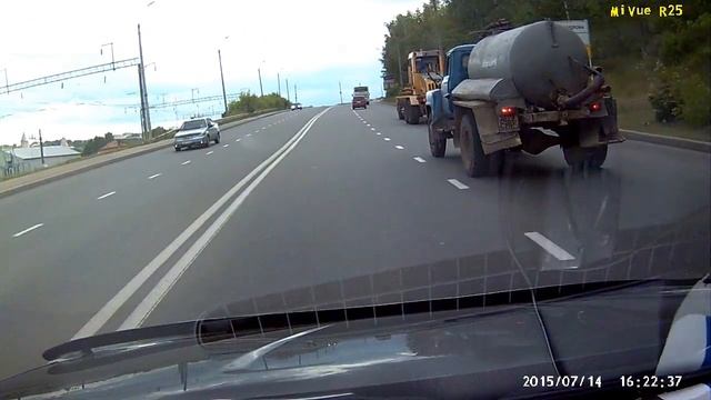 Езда без правил. Едет Чайник по главной дороге. Смоленск. смотреть онлайн