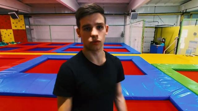 Простые трюки на батуте #2. Кувырок вперед и назад. смотреть онлайн