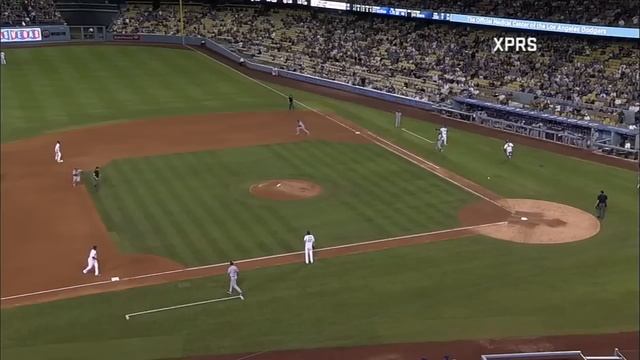 A WHIRLWIND of errors allow two runs to score and has the Dodgers in DISBELIEF! смотреть онлайн