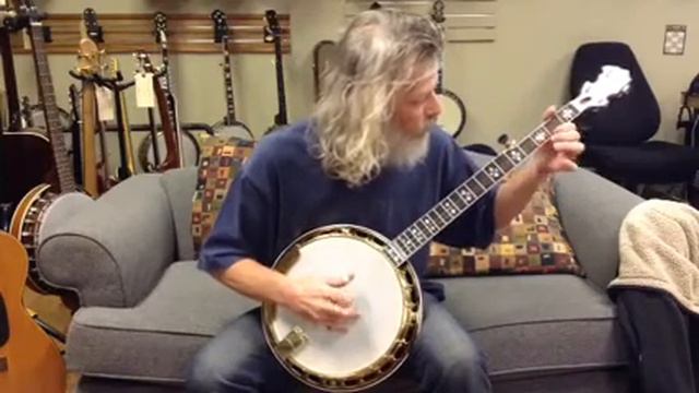 Jon Eric plays our brand new Maple Rose banjo смотреть онлайн