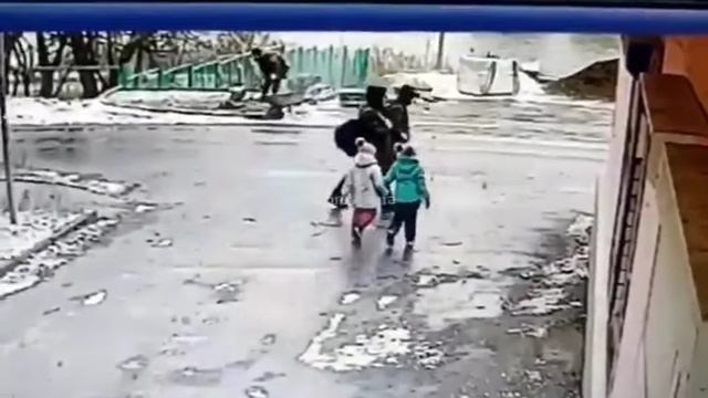 Машина на полном ходу сбила ребенка в Пушкино смотреть онлайн