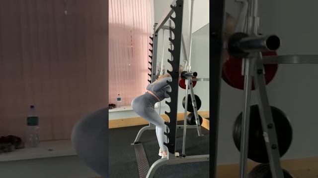 ГУДМОНИНГ В ТРЕНАЖЕРЕ СМИТА смотреть онлайн