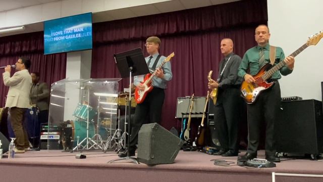 "I Love that Man" 12/18/22 - Athens Victory Chapel worship, Fender Jazz V Standard Bass Guitar смотреть онлайн