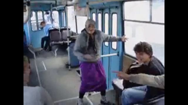 Бабуля играет Paranoid