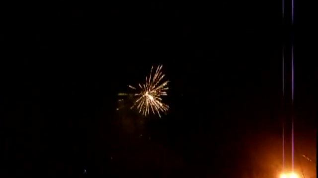 Новогодний салют 2012 на пл. Фестивальной в г. Запорожье смотреть онлайн