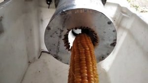 приспособление для очистки початков кукурузы