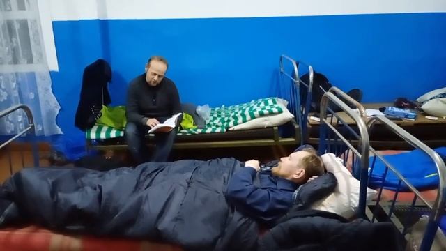 Научный сотрудник читает батюшке на сон грядущий былины Марфы Крюковой смотреть онлайн