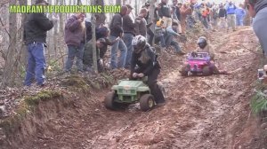 СПУСК С ГОРЫ НА ДЕТСКИХ МАШИНКАХ