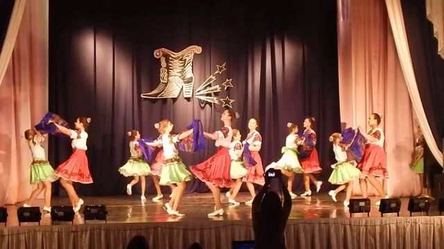 Танцевальный коллектив "Грация" "Ах вы сени, мои сени" смотреть онлайн