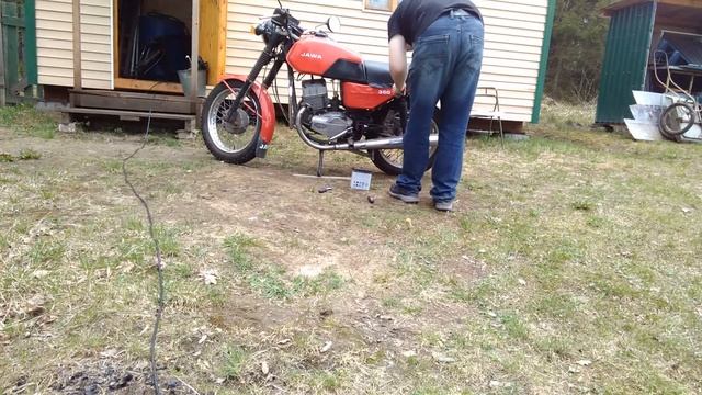 ЯВА 638 , Первый запуск двигателя после зимы! смотреть онлайн