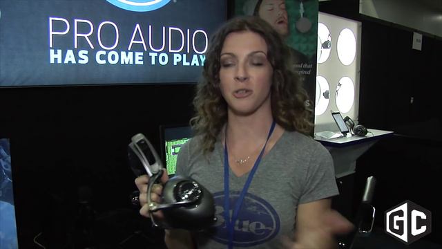 Checking out the Blackout Yeti and MO-FI headphones with Blue Audio's Hillary Money смотреть онлайн
