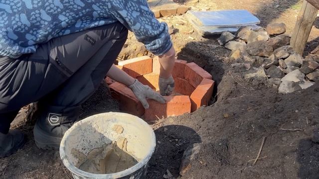 4 Spring Days: ALONE building an UNDERGROUND HOUSE in the Woods смотреть онлайн