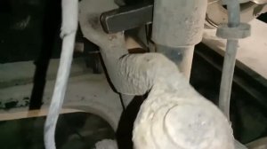 Как открутить болт шкива коленвала Фольксваген т4 2.5дизель.