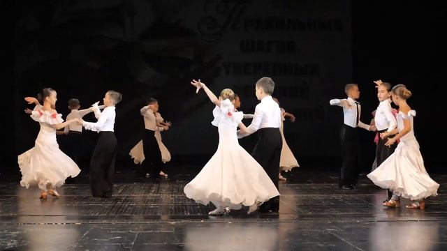 Elizabeth queen и её выступление на выпускном вечере 11 х классов школы №28 смотреть онлайн