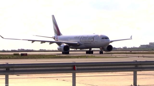 Emirates Airbus A330-243 Landing at Larnaca & Cyprus A320 Takeoff - Plane Spotting Inside Airport смотреть онлайн