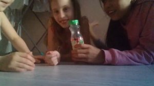 Мы играем в бутылочку правда или действие