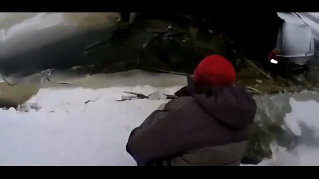 Рыбаки утопили автомобиль под лед это жесть смотреть онлайн