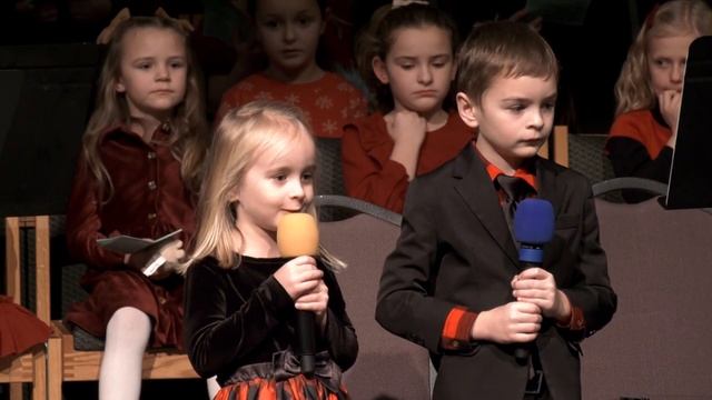 Матфея 1:18-25, 2:1-22 — Наоми и Исаак Рябец смотреть онлайн