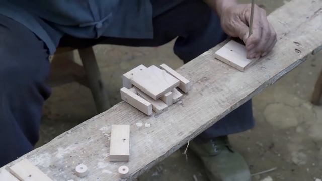 阿木爷爷用木头做行走的机器人，会旋转的竹蜻蜓，真的很喜欢 смотреть онлайн