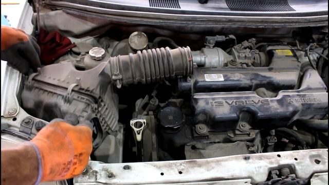 Замена сальника маслонасоса АКПП на Mitsubishi Minica 0,6 Мицубиси Миника 2005 года 3часть смотреть онлайн