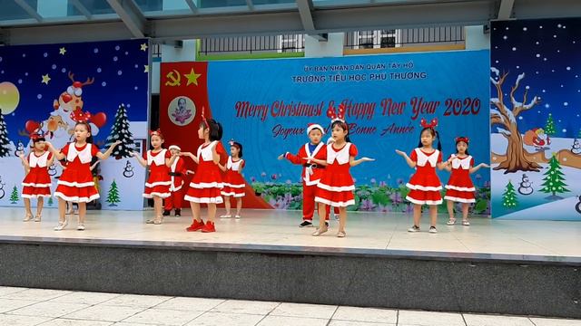 We Wish You a Merry Christmas- Trường Tiểu học Phú Thượng смотреть онлайн