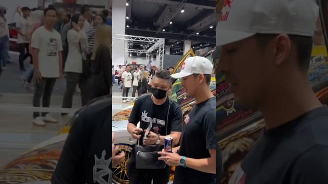 HH Tunku Abdul Rahman, the owner of Nissan GT-R R34 J-Tune at Tokyo Auto Salon Kuala Lumpur смотреть онлайн