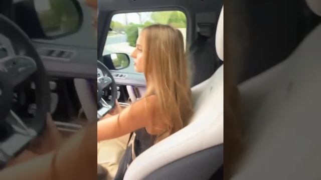 Дал порулить своей ?