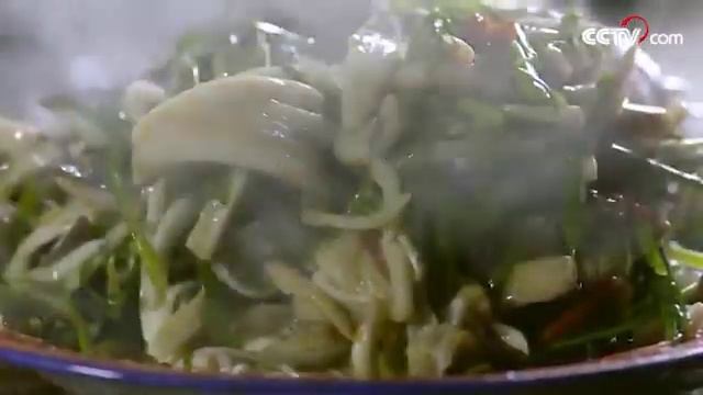 История о Ли Сяоци и Вэйсю, которые выкапывают коллибии или как их еще называют денежки смотреть онлайн