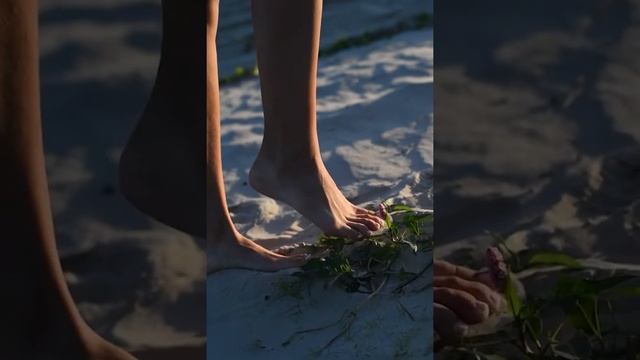 8686 | Девушка на пляже в стрингах - 08 смотреть онлайн