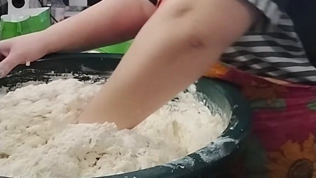 Моя любимая работа.С глазом чтото было.Мой Мини-день рождение на работе. Вкусные котлетки.Пирожки. смотреть онлайн