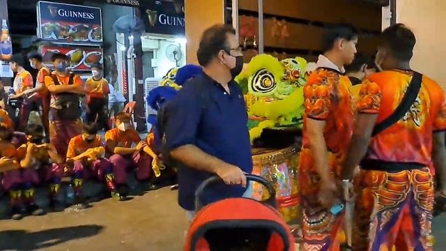 🇲🇾 Jalan Alor street food Bukit Bintang Kuala lumpur | Night Walk Agustus 2022 ~ walking Withme смотреть онлайн
