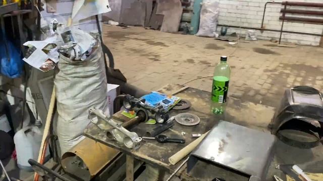 Урал БОББЕР =Гештальт= | ставим выхлоп, подгоняем поворотники, крыло и удлиняем кожухи вилки. смотреть онлайн