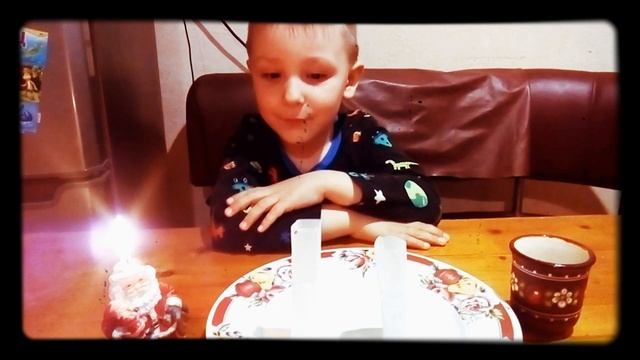 Простые опыты с детьми дома: летающий чайный пакетик смотреть онлайн