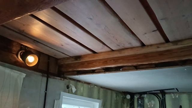 Деревянный потолок из слебов в частном доме. Как сделать потолок в деревянном доме с балками.