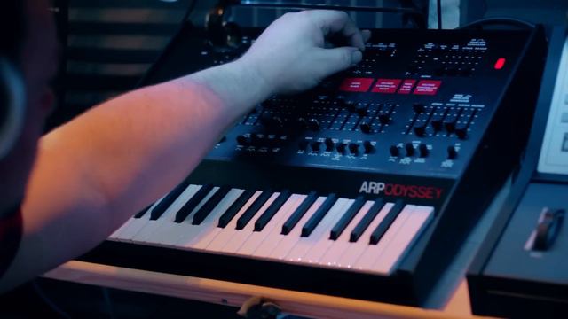 Korg Arp Odyssey Bassline with Strymon and Eventide смотреть онлайн