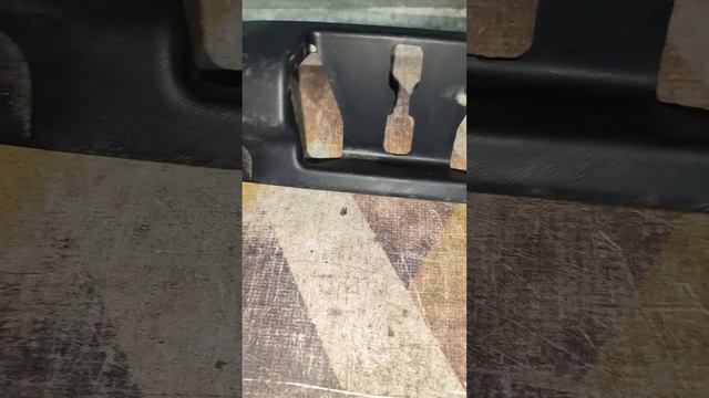 33767 Накладка замка багажника Renault Duster 2010- смотреть онлайн