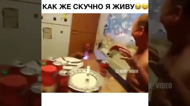 Электрошокер , бьет себя сам смотреть онлайн