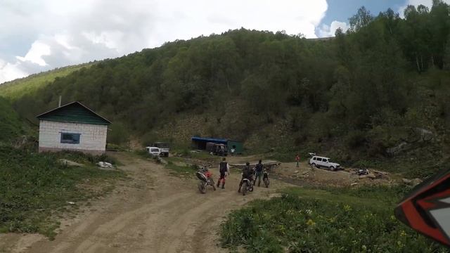 К нарзанам Кавказа на эндуро смотреть онлайн