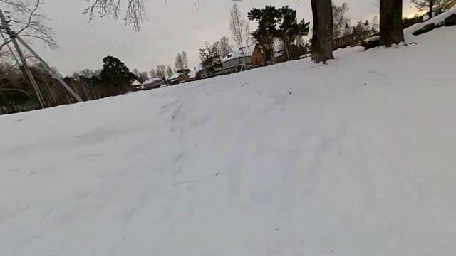 Катаюсь с горы на электроплюшке 2000ватт)))