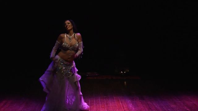 Portuguese Bellydancer Safiyah dancing Jemilleh by John Bilezikjian смотреть онлайн