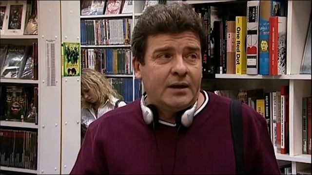 Помогите найти песню | 6 кадров смотреть онлайн