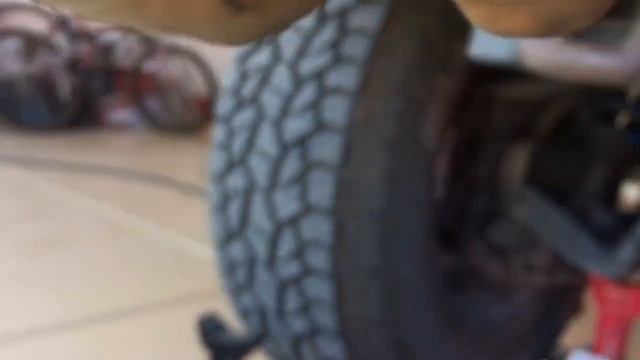 Locate and remove torque converter to flex plate (flywheel) bolts automatic transmission Nissan смотреть онлайн