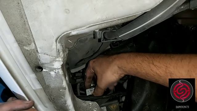 Cambio lampara xenon d3s derecha de un audi a4 b8 2.0tdi 150cv año 2014 смотреть онлайн