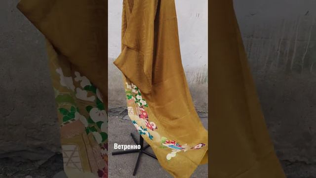 Антикварное кимоно, тип - иротомэсодэ (иро - цвет), один вышитый герб на спинке. Больше в описании смотреть онлайн