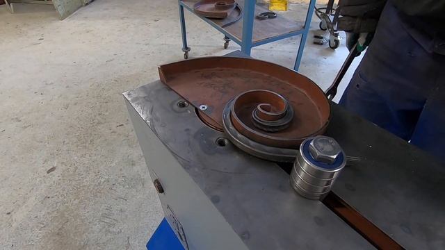 Как Сделать КРОВАТЬ из Профильной Трубы СВОИМИ РУКАМИ. Кровать из металла смотреть онлайн