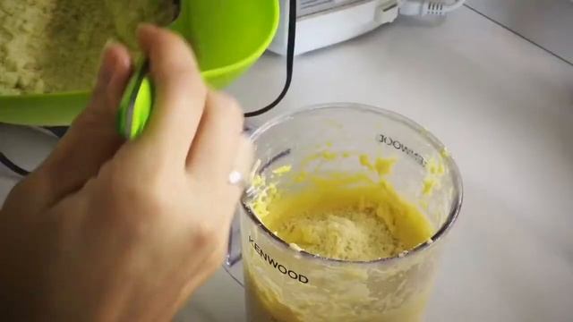 Пироги с сахарной пудрой и клюквой