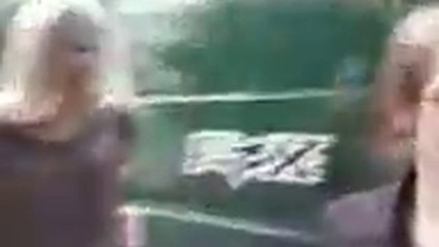 Пьяные девки веселятся блондинка и брюнетка Интересное видео на ютубе! смотреть онлайн