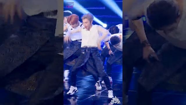 [월드이즈원 세로캠] 스트레이 키즈 필릭스 - MIROH (Stray Kids FELIX
FanCam) @WorldisONE 200709 смотреть онлайн