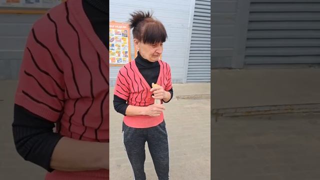 Люди плачут и просят отдать собаку. смотреть онлайн