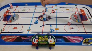 Играем в настольный хоккей